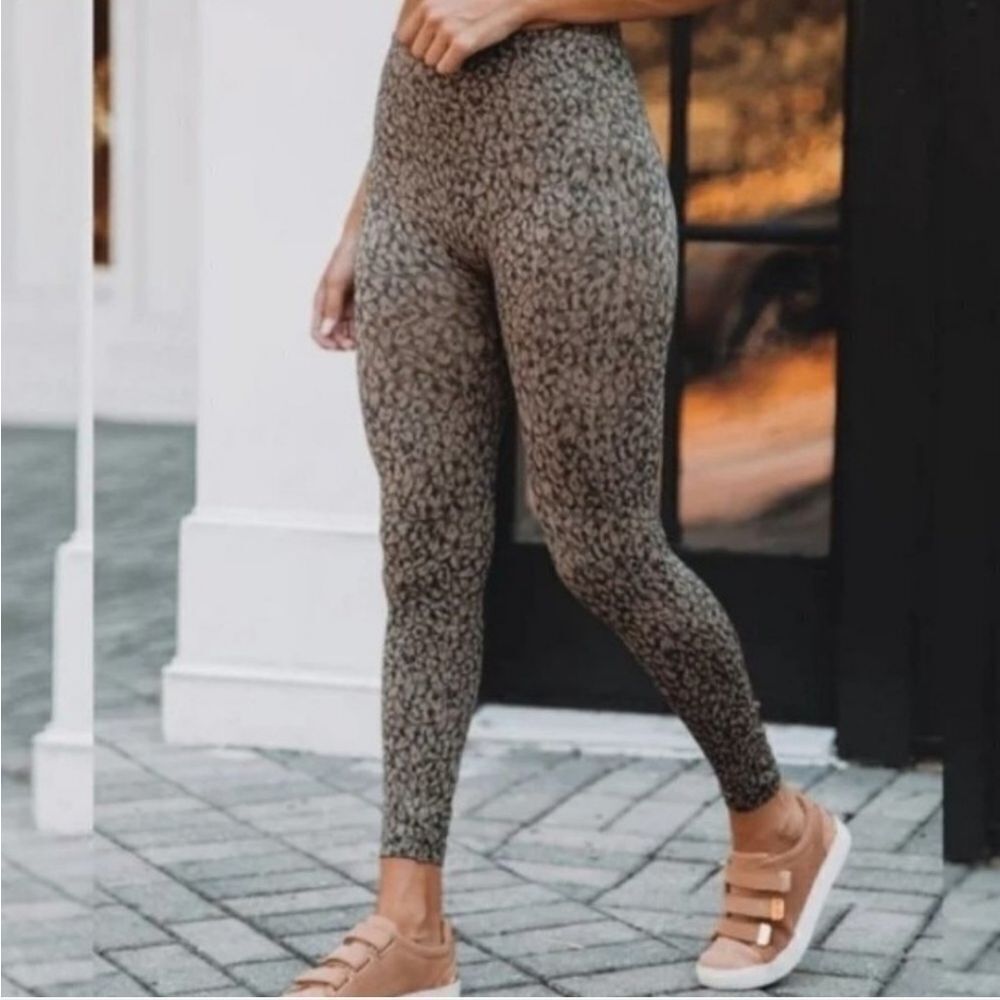 SPANX Womens Medium Tight Look at Me Now Leggings Seamless Crop Leopard Print